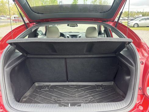Used 2013 Hyundai Veloster w/ Style Pkg image 16