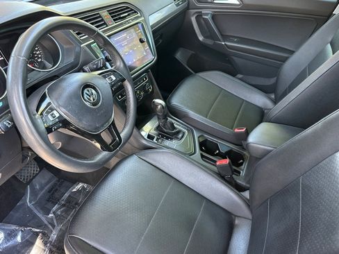 Used 2020 Volkswagen Tiguan SE w/ Panoramic Sunroof Package FWD image 4