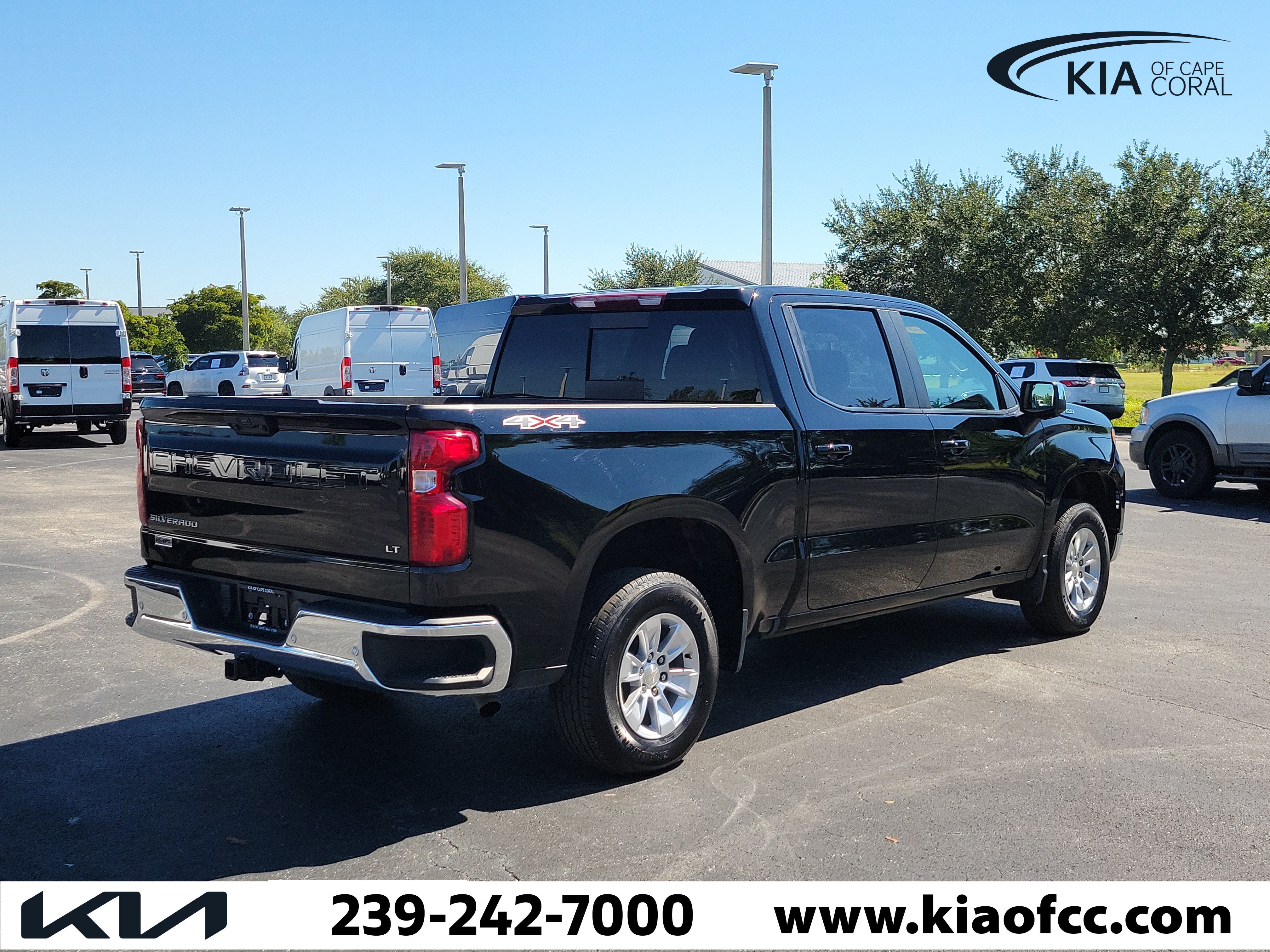 Used 2023 Chevrolet Silverado 1500 LT w/ Safety Package AWD/4WD image 6