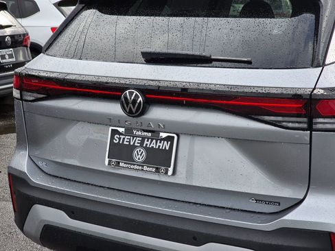 New 2025 Volkswagen Tiguan SE AWD/4WD image 13