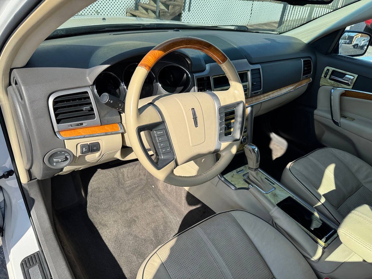 Used 2010 Lincoln MKZ FWD image 10