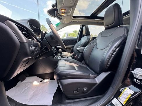 Used 2022 Jeep Cherokee Limited AWD/4WD image 10