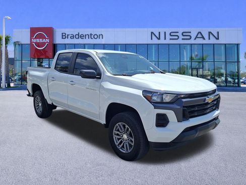 Used 2024 Chevrolet Colorado LT RWD image 3
