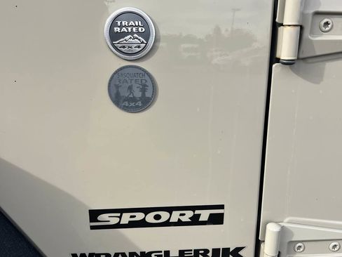 Used 2018 Jeep Wrangler Unlimited Sport w/ Connectivity Group image 7