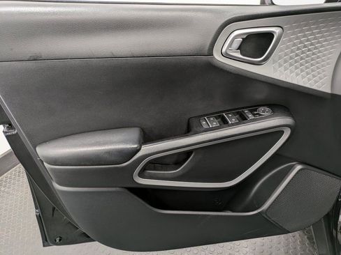 Used 2020 Kia Soul LX image 8