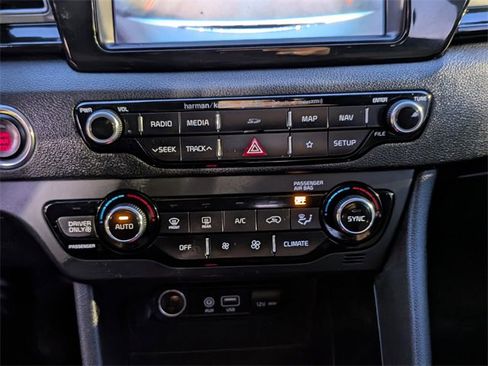 Used 2019 Kia Niro S Touring image 23