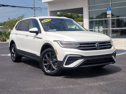 Used 2023 Volkswagen Tiguan SE FWD image 32