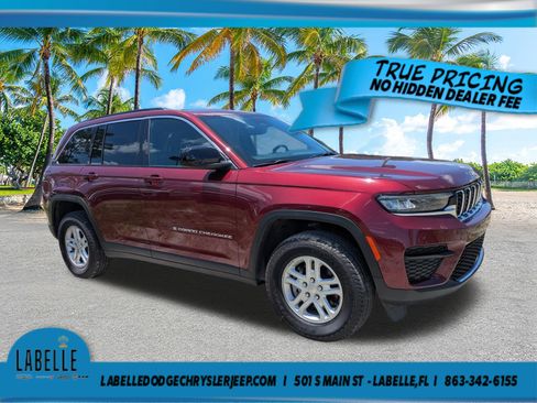 Used 2024 Jeep Grand Cherokee Laredo AWD/4WD image 1