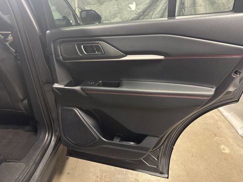 Used 2025 Ford Explorer ST-Line w/ ST-Line Street Pack image 17