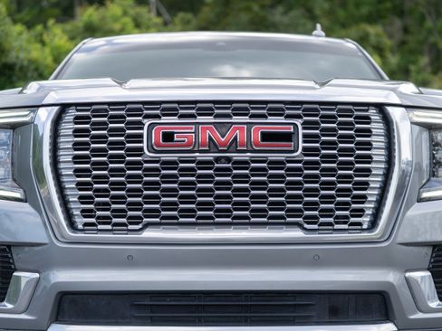 Used 2023 GMC Yukon XL Denali RWD image 37