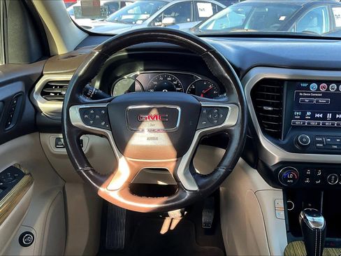 Used 2019 GMC Acadia Denali image 9