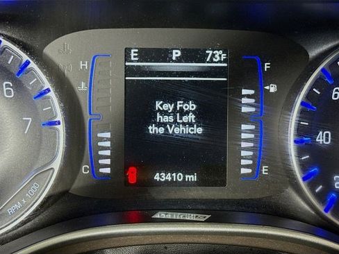 Used 2022 Chrysler Voyager LX FWD image 16