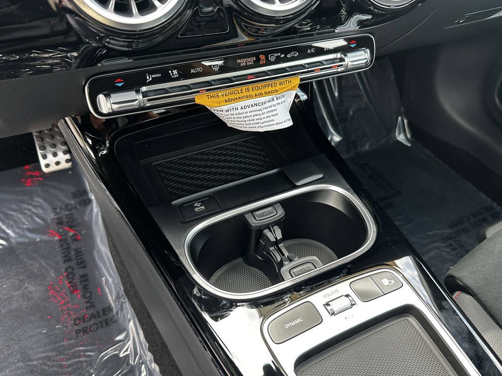 New 2025 Mercedes-Benz CLA 35 AMG 4MATIC image 31