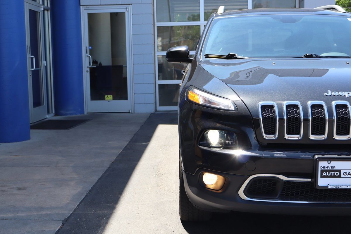 Used 2014 Jeep Cherokee Limited w/ Luxury Group AWD/4WD image 27