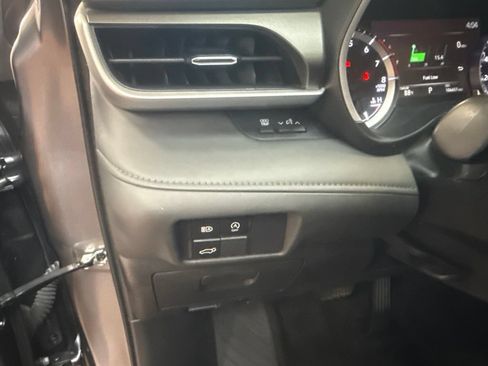 Used 2023 Toyota Highlander XLE FWD image 23