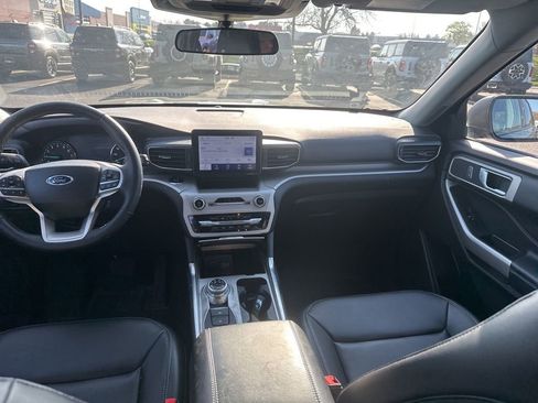 Used 2024 Ford Explorer XLT w/ Equipment Group 202A AWD/4WD image 11