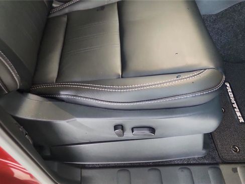 Used 2025 Nissan Frontier SL image 41