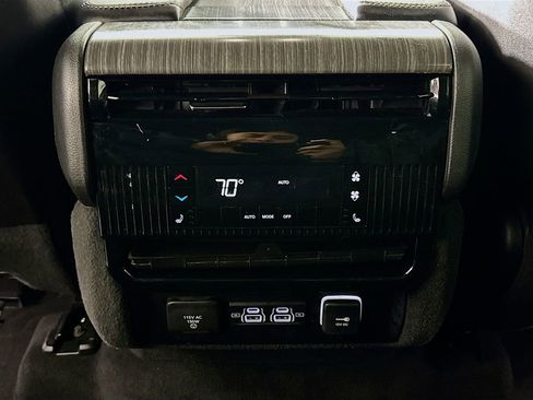 Used 2024 Jeep Wagoneer L Series II w/ Flexible Seating Group image 25