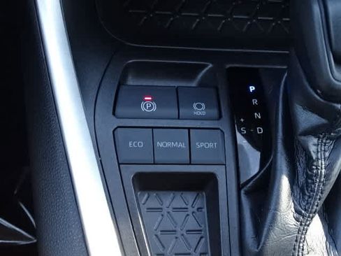 Certified 2022 Toyota RAV4 XLE w/ Convenience Package FWD image 33