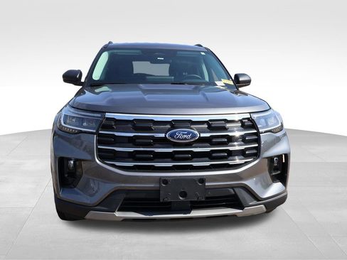 Used 2025 Ford Explorer Active w/ Active Comfort Package AWD/4WD image 7