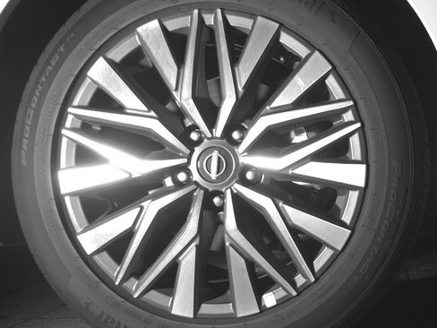 Used 2025 Nissan Altima 2.5 SV FWD image 13