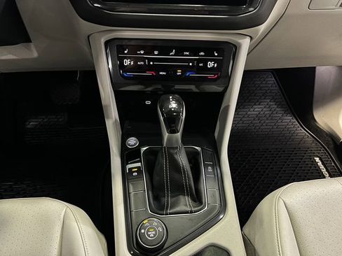 Used 2022 Volkswagen Tiguan SE image 22