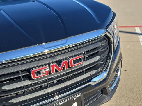 Used 2024 GMC Terrain SLE image 10