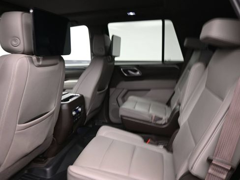 Used 2023 GMC Yukon SLT w/ SLT Premium Package AWD/4WD image 16