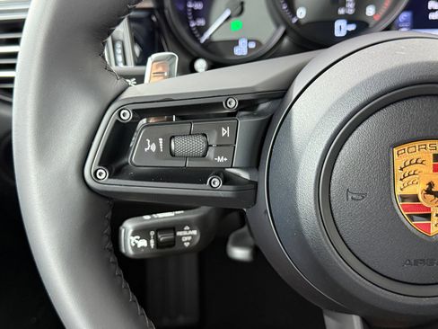 Certified 2026 Porsche Macan AWD/4WD image 17