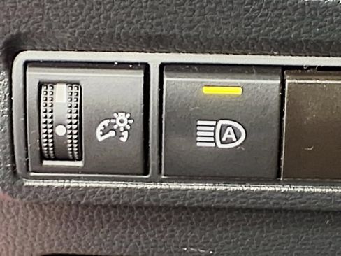 Used 2023 Toyota Corolla Cross LE FWD image 15