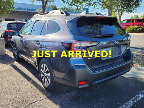 Used 2025 Subaru Outback Premium AWD/4WD image 4