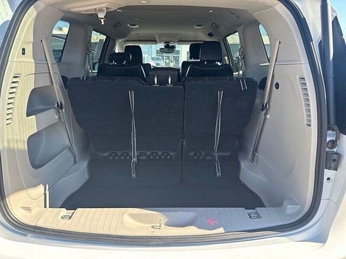 Used 2023 Chrysler Pacifica Touring-L FWD image 21