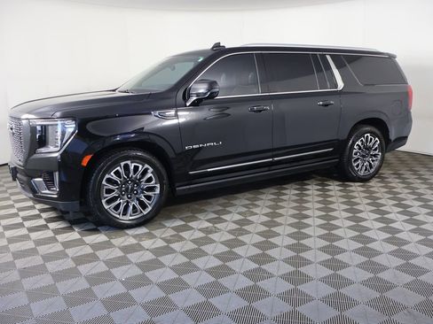 Used 2023 GMC Yukon XL Denali Ultimate AWD/4WD image 24