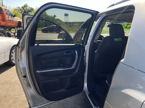 Used 2010 GMC Acadia SL FWD image 18