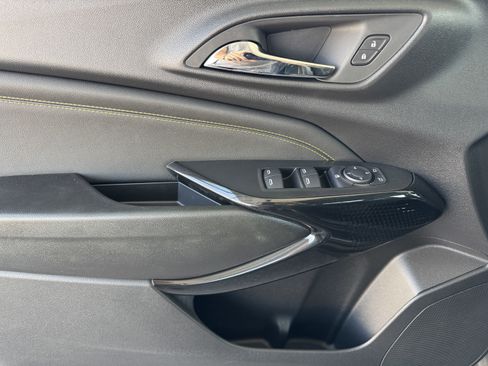 New 2025 Chevrolet Trax LT w/ LT Convenience Package image 9