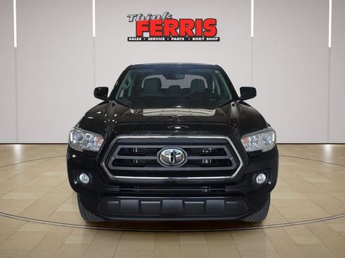 Used 2022 Toyota Tacoma SR5 AWD/4WD image 2