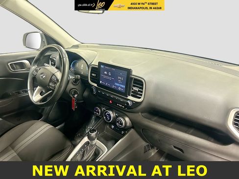 Used 2023 Hyundai Venue SEL image 27