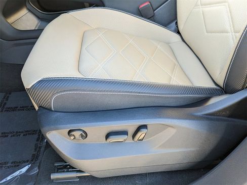 Certified 2025 Volkswagen Atlas Cross Sport SE image 18