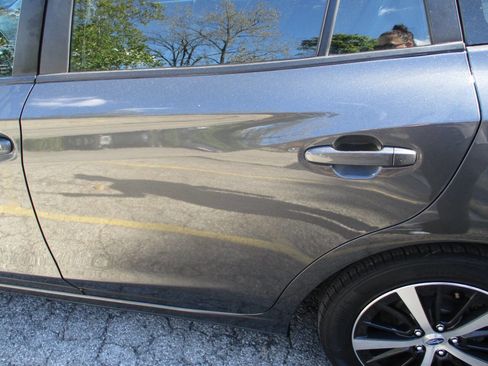 Used 2021 Subaru Impreza 2.0i Premium image 15