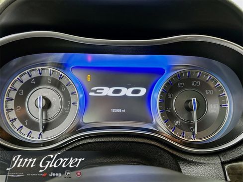 Used 2018 Chrysler 300 Limited image 30