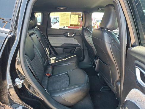 Used 2024 Jeep Compass Latitude AWD/4WD image 15
