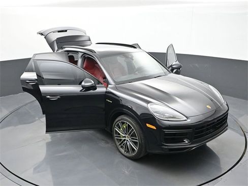 Used 2022 Porsche Cayenne Turbo S image 33