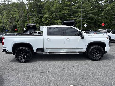 Certified 2024 Chevrolet Silverado 2500 High Country w/ Technology Package AWD/4WD image 6
