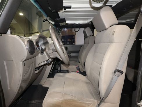 Used 2007 Jeep Wrangler Unlimited Sahara w/ Dual Top Group image 13