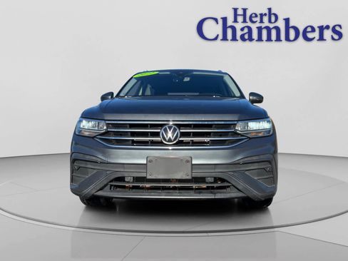 Used 2022 Volkswagen Tiguan SE image 2