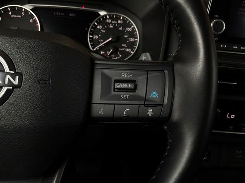 Used 2025 Nissan Rogue SV FWD image 34