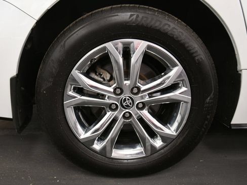 Certified 2023 Toyota Sienna Platinum AWD/4WD image 35
