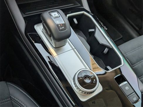 New 2025 Mitsubishi Outlander SE image 22