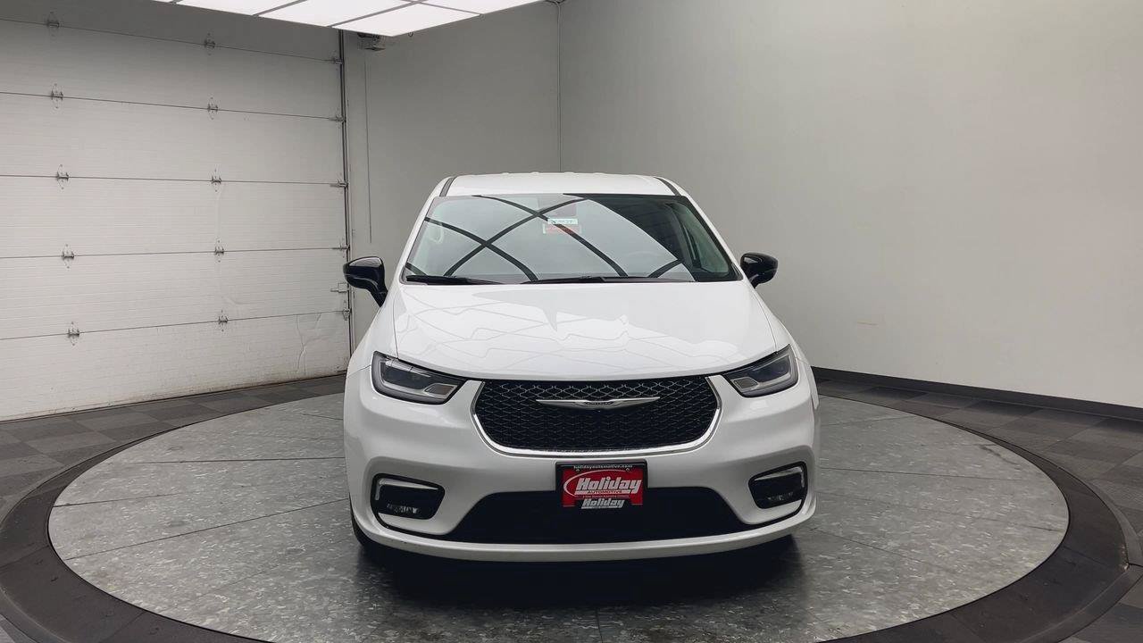 Used 2024 Chrysler Pacifica Touring-L FWD image 34