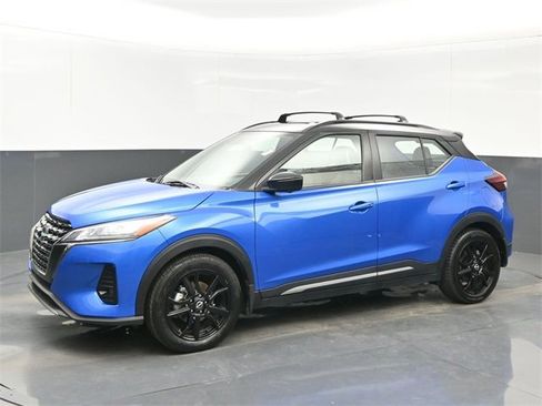 Used 2024 Nissan Kicks SR w/ SR Premium Package image 2